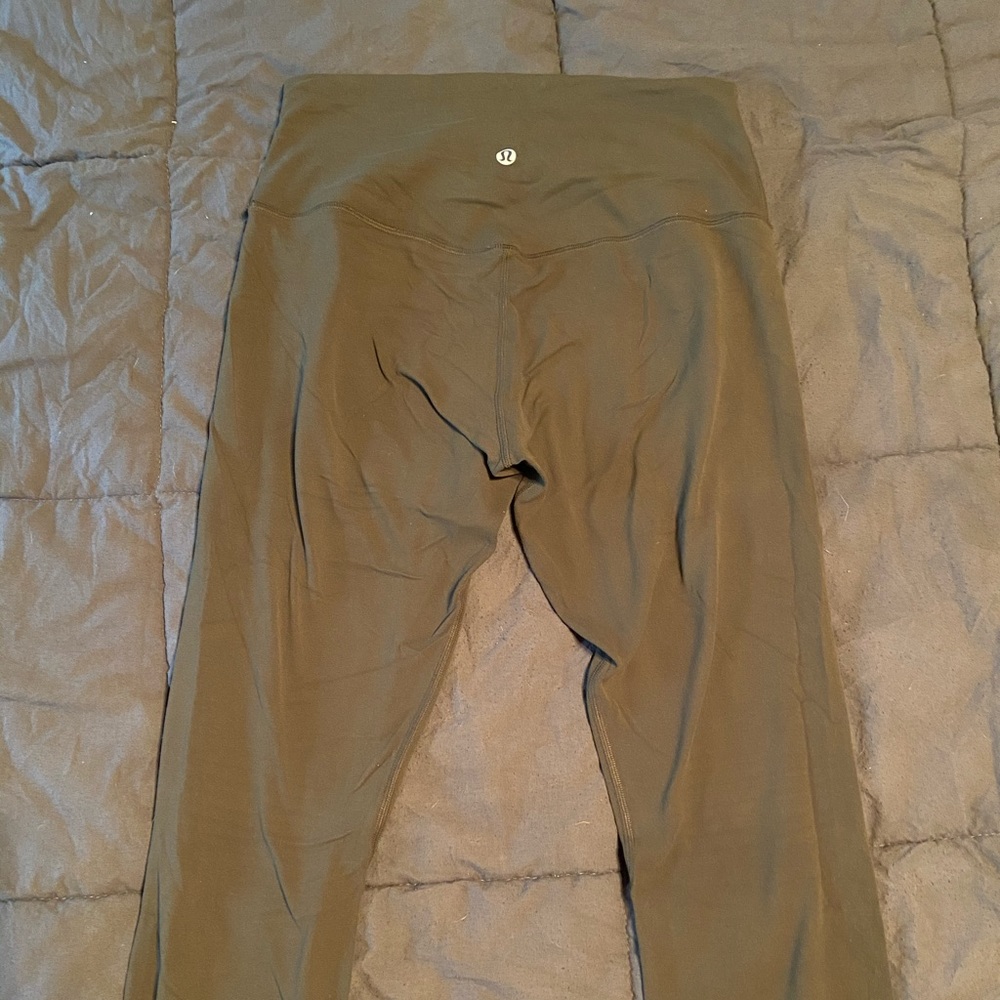 Lululemon aligns size 8